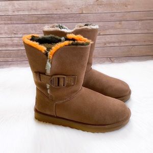 UGG Bailey Buckle Cali Collage Boots In Chestnut Olive